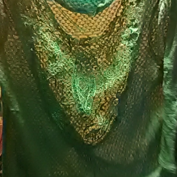 Gorgeous lace back teal 3/4 sleeve top - Picture 2 of 5